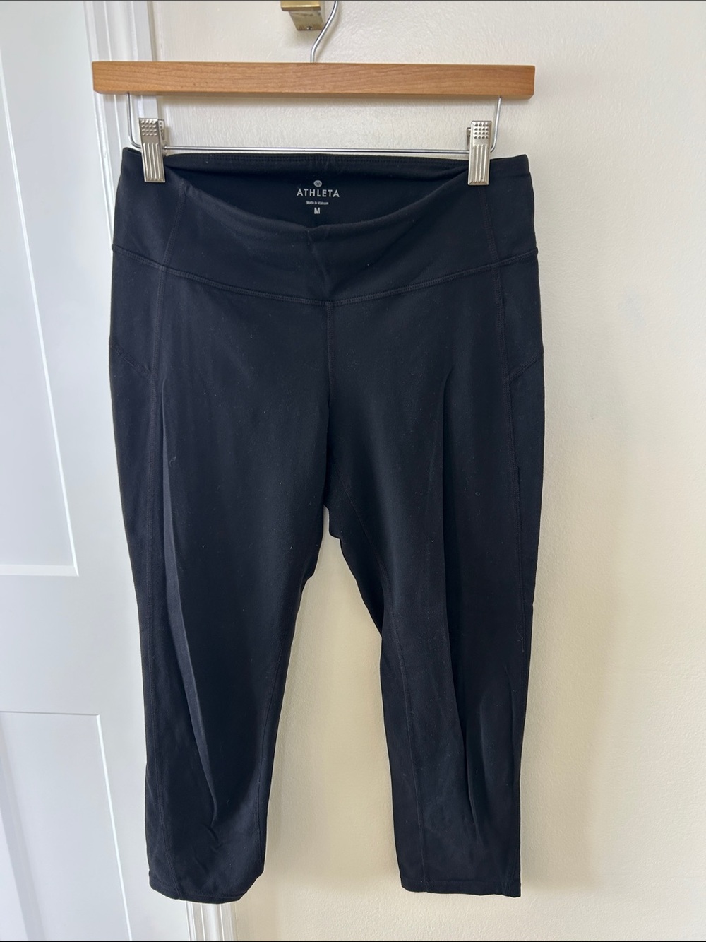 Athleta Black Capri Leggings with back calf detail